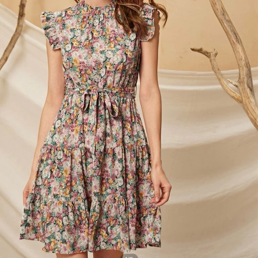 🌟FINAL PRICE🌟BRAND NEW SHEIN FLORAL TWO TIERED DRESS IN SIZE MEDIUM